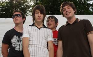 ARCTIC MONKEYS (photo)