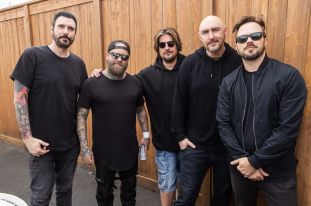 BREAKING BENJAMIN (photo)