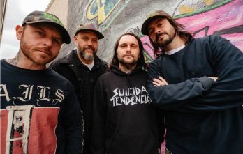 CANCER BATS (photo)