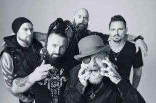 FIVE FINGER DEATH PUNCH (photo)