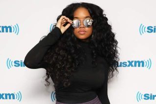 H.E.R. (photo)