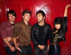 HOWLING BELLS (photo)