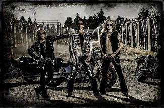 REVOLUTION SAINTS (photo)