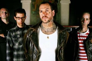 SOCIAL DISTORTION (photo)